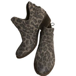 LEOPARD print booties size 9 by Very G